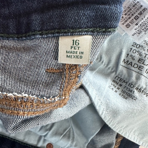 L.L. Bean Beanflex Bootcut Favorite Fit Jeans. 16 Petite. Dark wash. - Picture 6 of 12